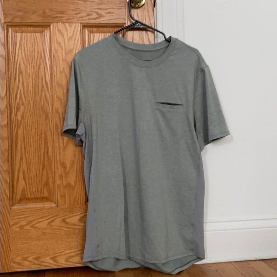 Lululemon Men’s T Shirt Size Large